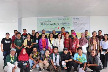 Bergambar bersama setelah sesi  bersama Afrianty Pardede dari Elex Media Komputindo